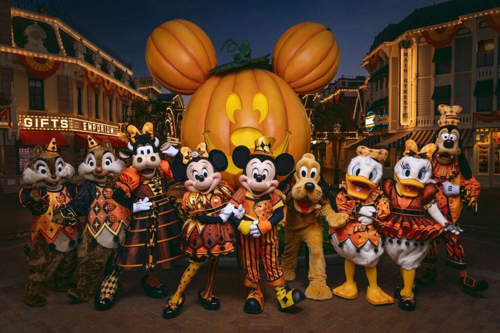 Halloween Time, Plaza De La Familia Return To Disneyland Resort